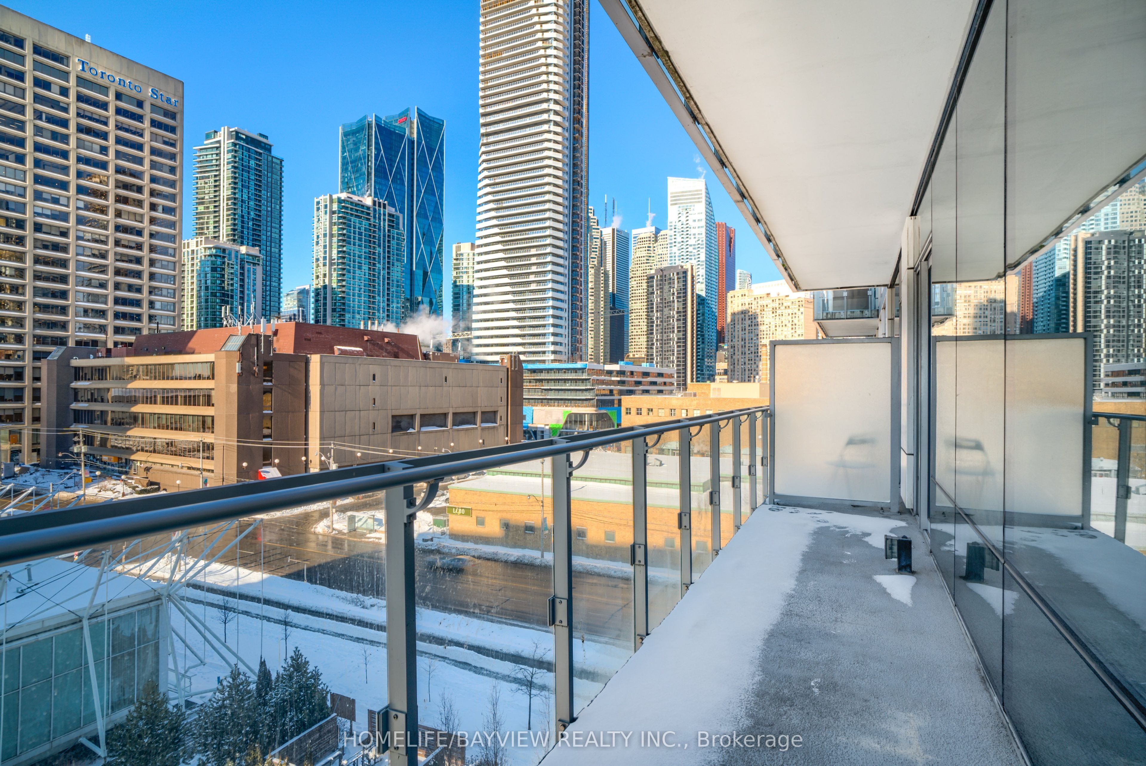 39 Queens Quay E 308
