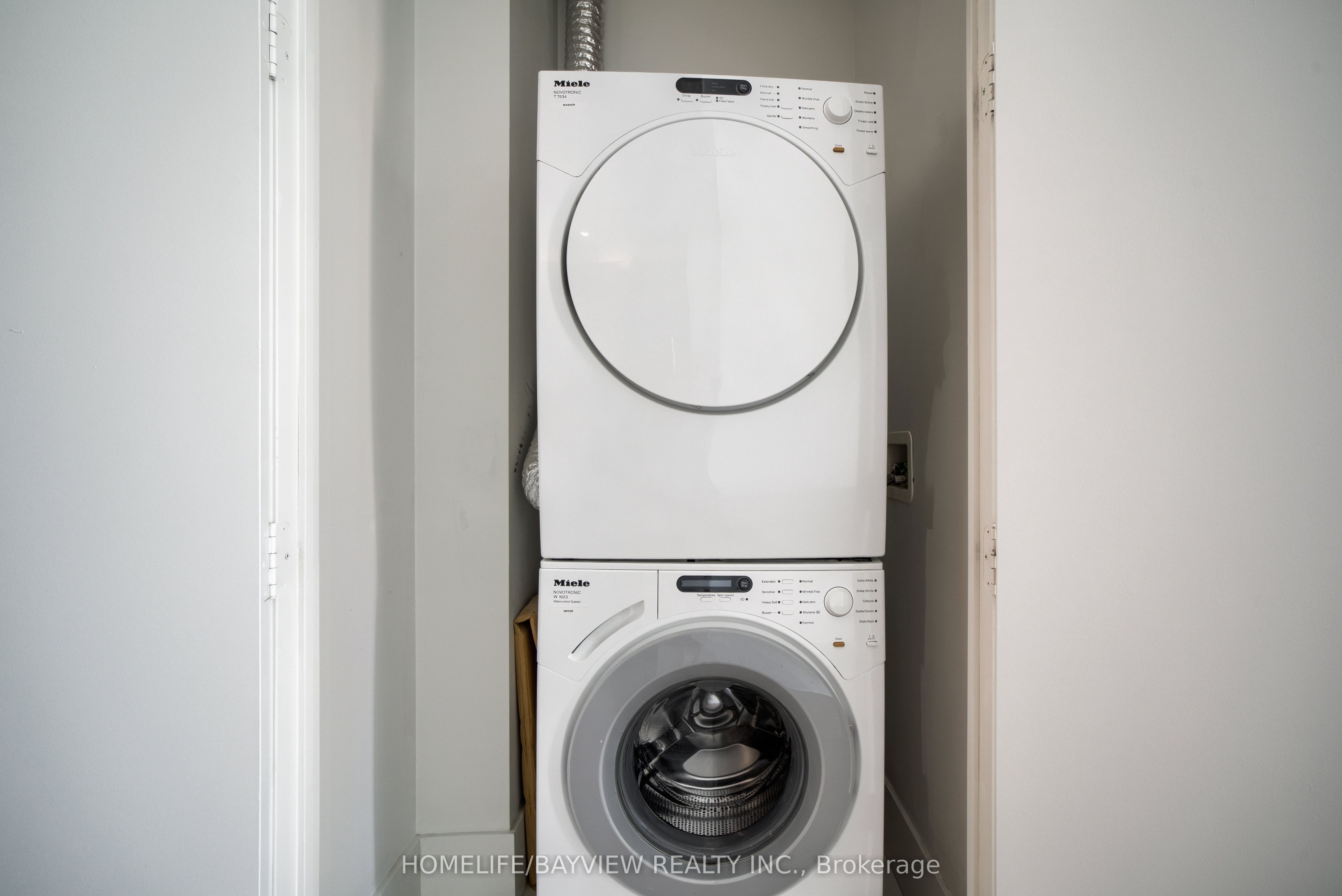 39 Queens Quay E 308