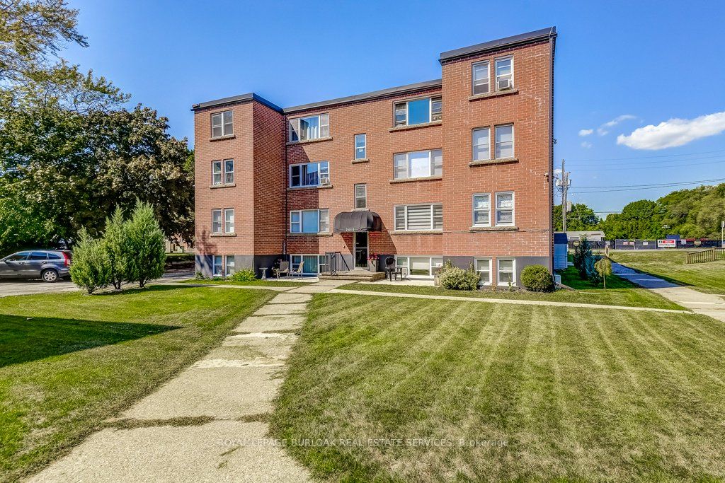 Photo 1 of 19 — 2418 New Street 1, Burlington, ON L7R 1J6