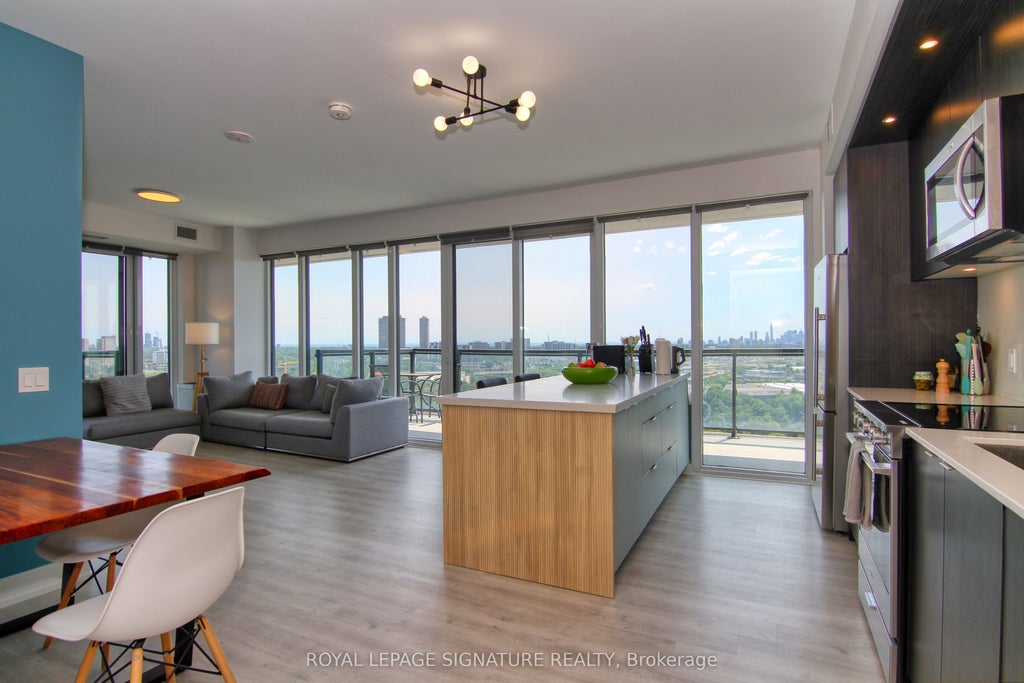 Photo of 30 Inn On The Park Drive #2009, Toronto, ON M3C 0P7 (MLS # C13627220)