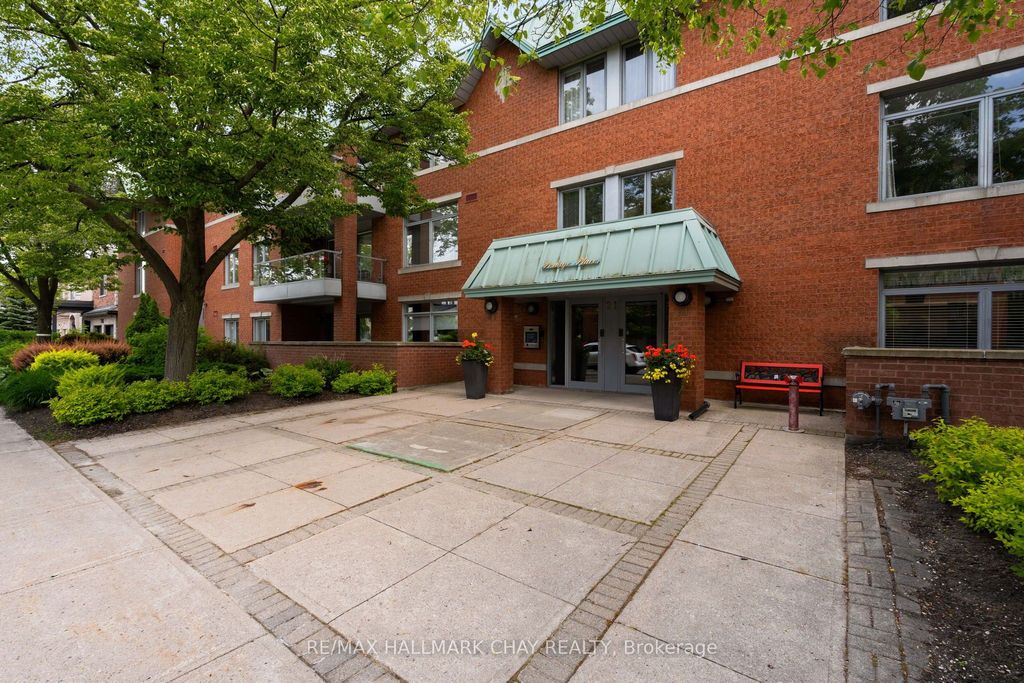 Photo of 21 Kempenfelt Drive #103, Barrie, ON L4M 1B8 (MLS # S12762166)