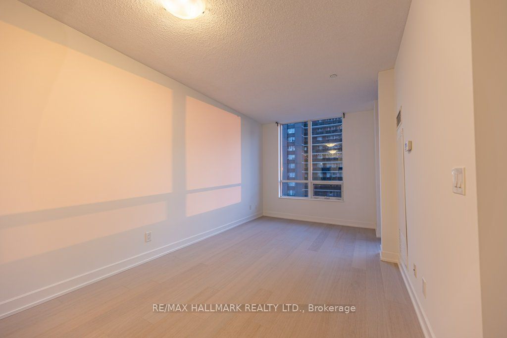 6 Eva Road 212