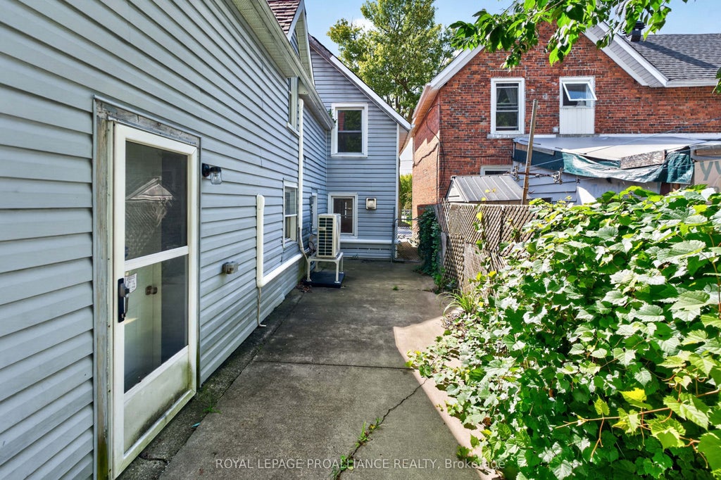 Photo of 79 Wall Street, Brockville, ON K6V 4S4 (MLS # X13793606)