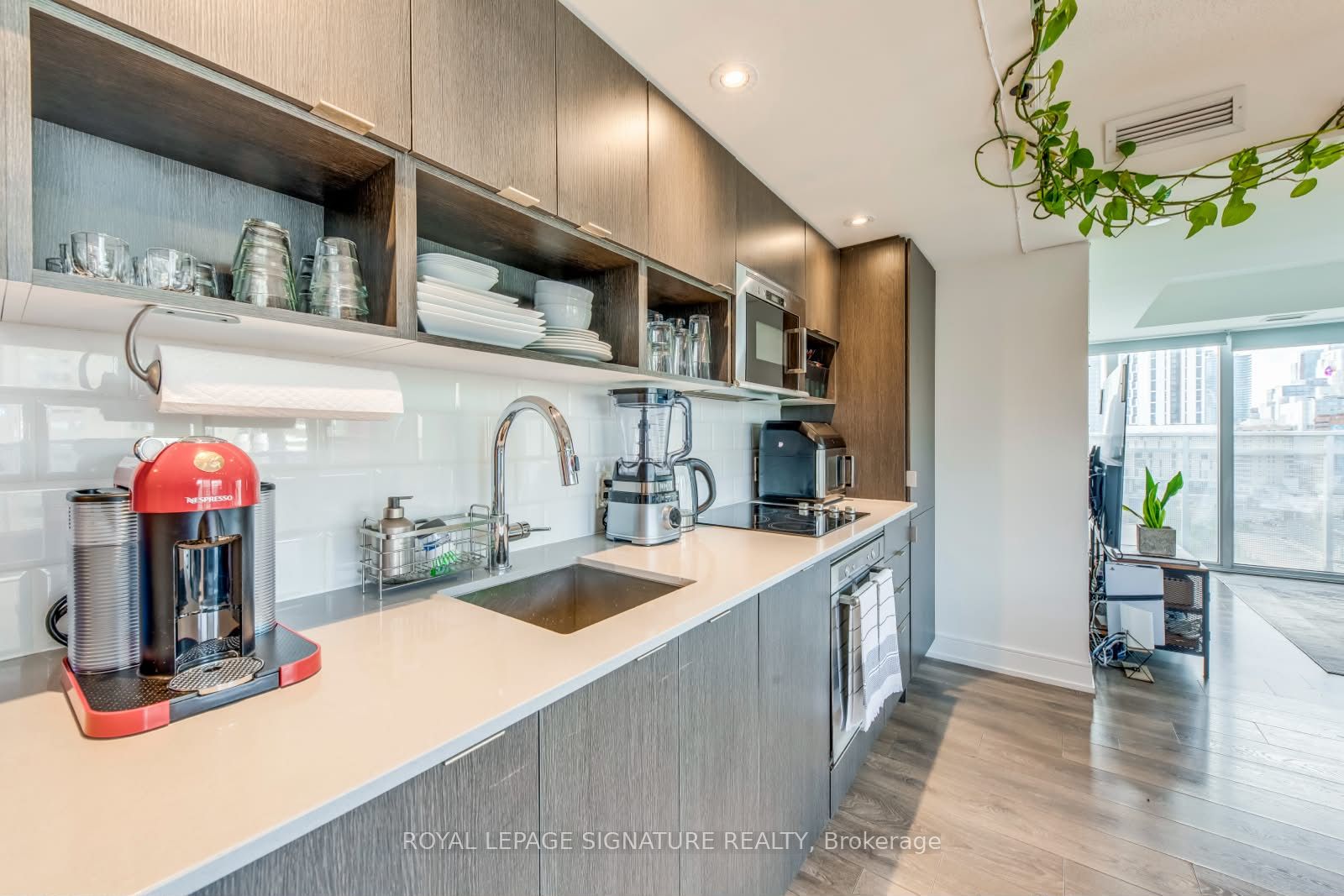 89 McGill Street 1011