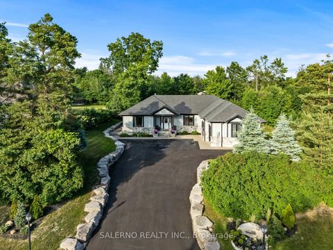 Photo of 2065 Forest Valley Drive, Innisfil, ON L9S 4A4 (MLS # N12427104)