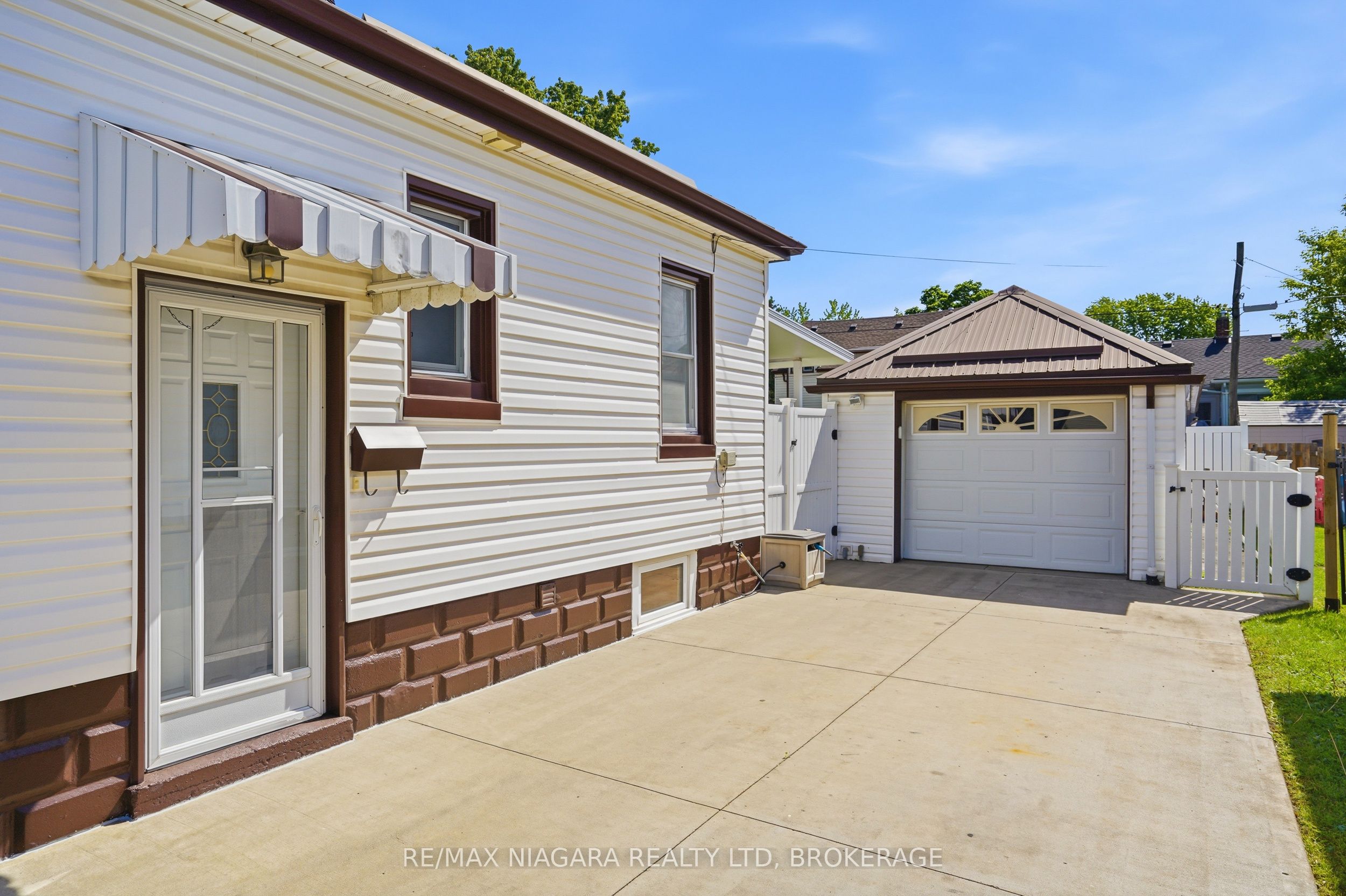 270 Mcalpine Avenue S