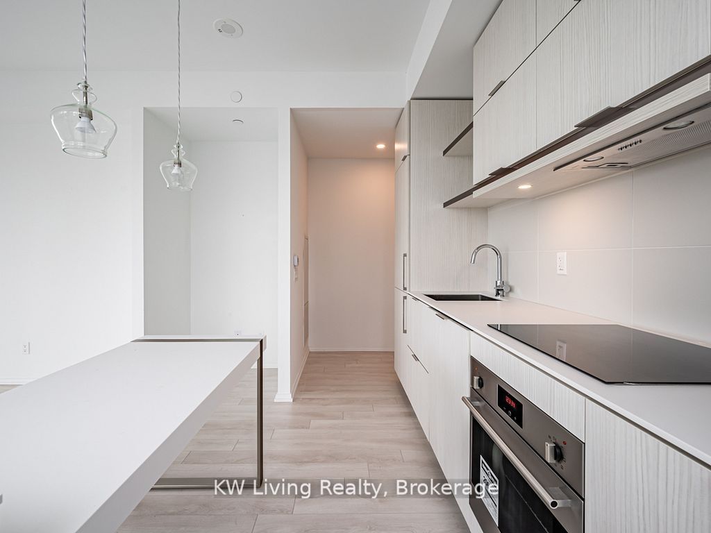 197 Yonge Street 2102