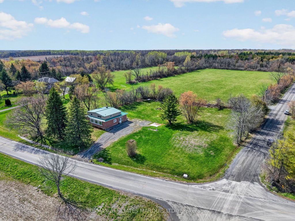 Photo of 20033 Kenyon Conc Rd 4 Road, North Glengarry, ON K0C 1A0 (MLS # X13087142)