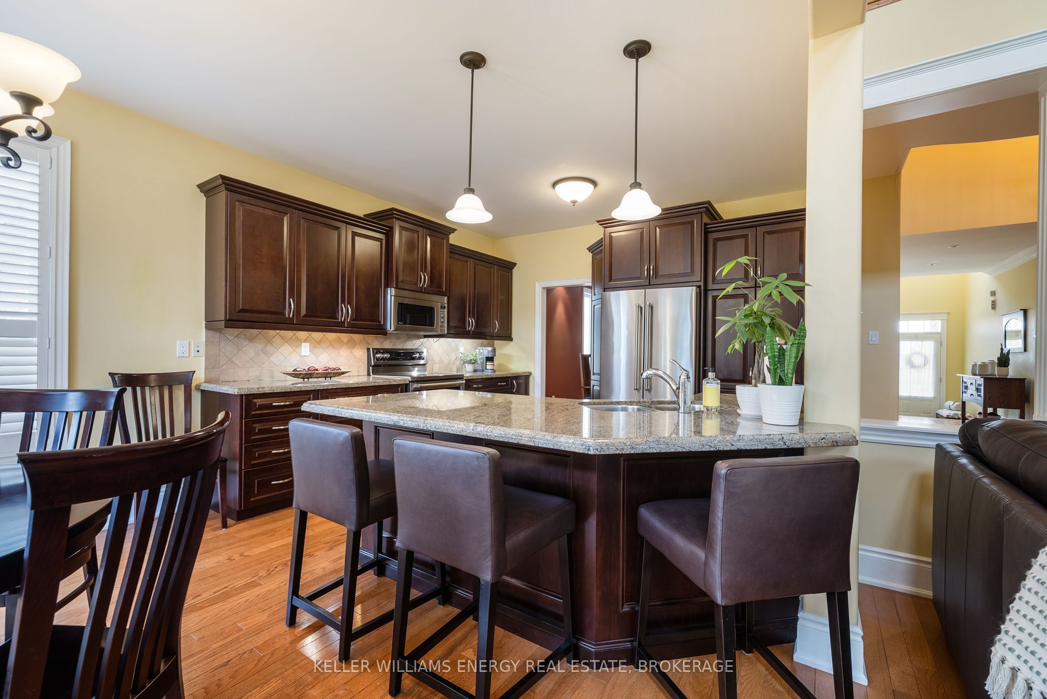 1044 Swiss Heights