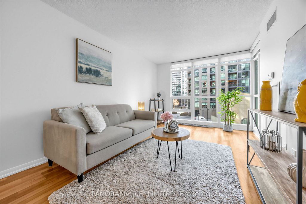 Photo of 231 Fort York Boulevard #306, Toronto, ON M5V 1B2 (MLS # C13005772)