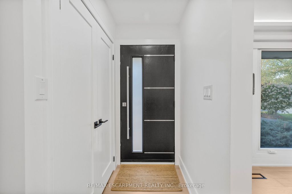 Photo of 257 STRATHCONA Drive, Burlington, ON L7L 2C9 (MLS # W12616756)