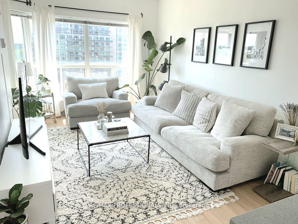 600 Queens Quay 1028