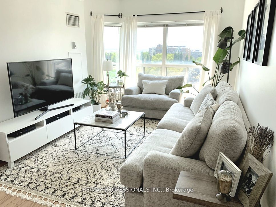 600 Queens Quay 1028