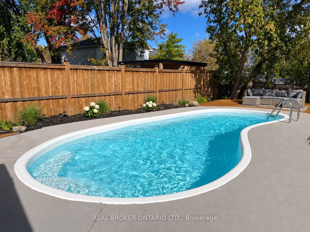 Photo of 1879 Ashwood Avenue, Innisfil, ON L9S 1W1 (MLS # N13868620)