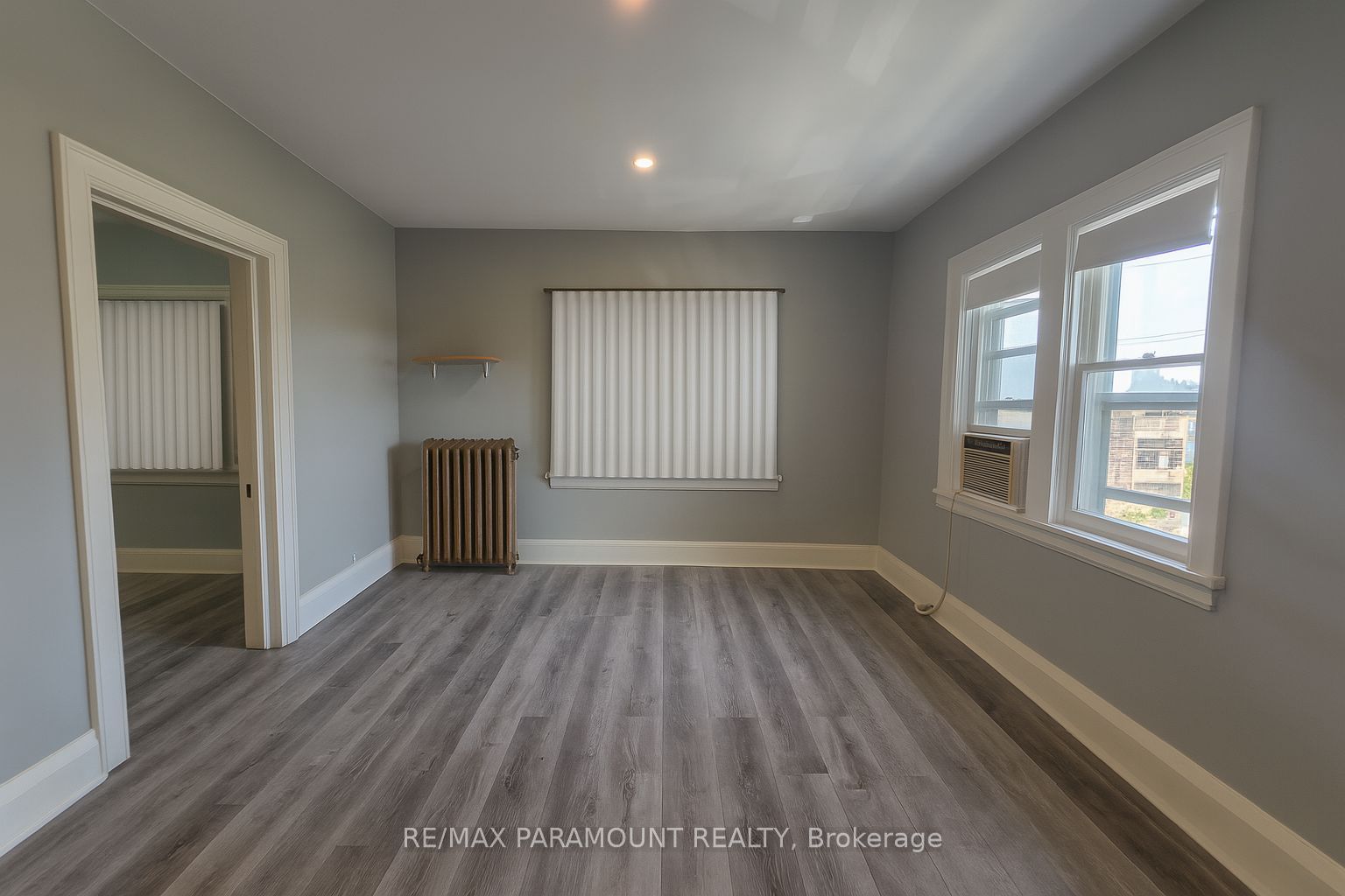 2133 Bloor Street W 2B