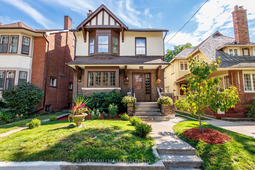 Photo of 33 Austin Terrace, Toronto, ON M5R 1Y2 (MLS # C12383105)
