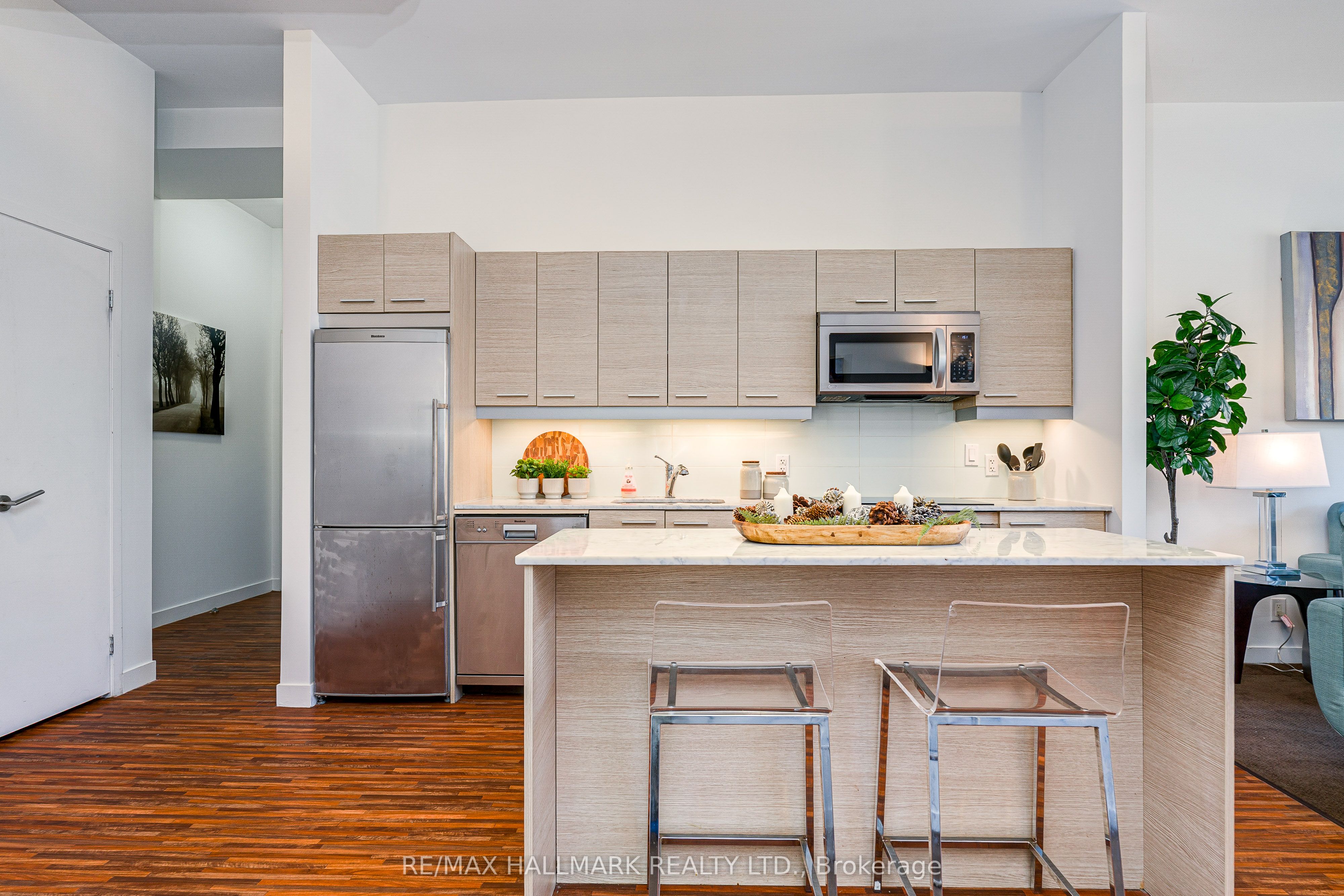 549 King Street E 203