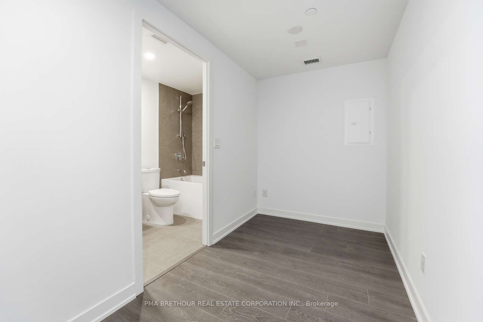 370 Martha Street 2508