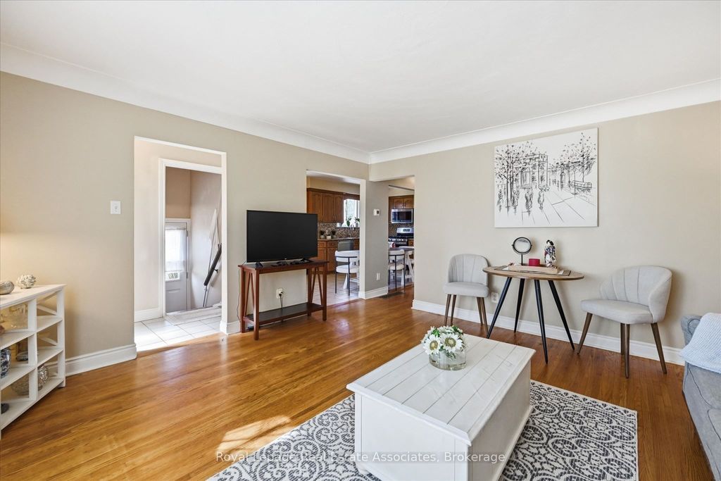 Photo of 1131 Stanley Drive, Burlington, ON L7P 2K6 (MLS # W13023248)