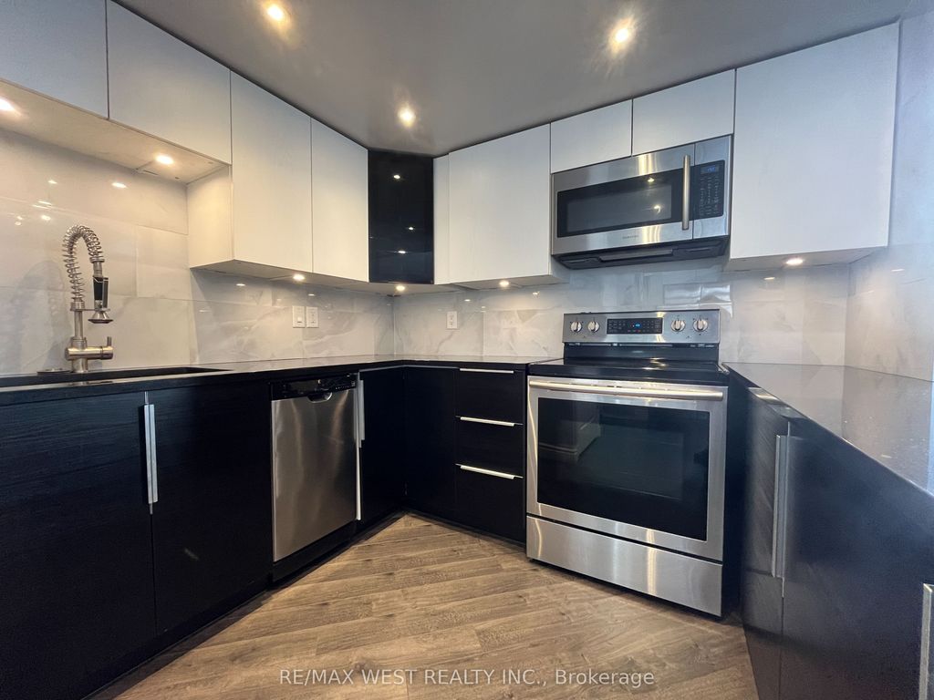 Photo of 300 Webb Drive #1007, Mississauga, ON L5B 3W3 (MLS # W13054904)