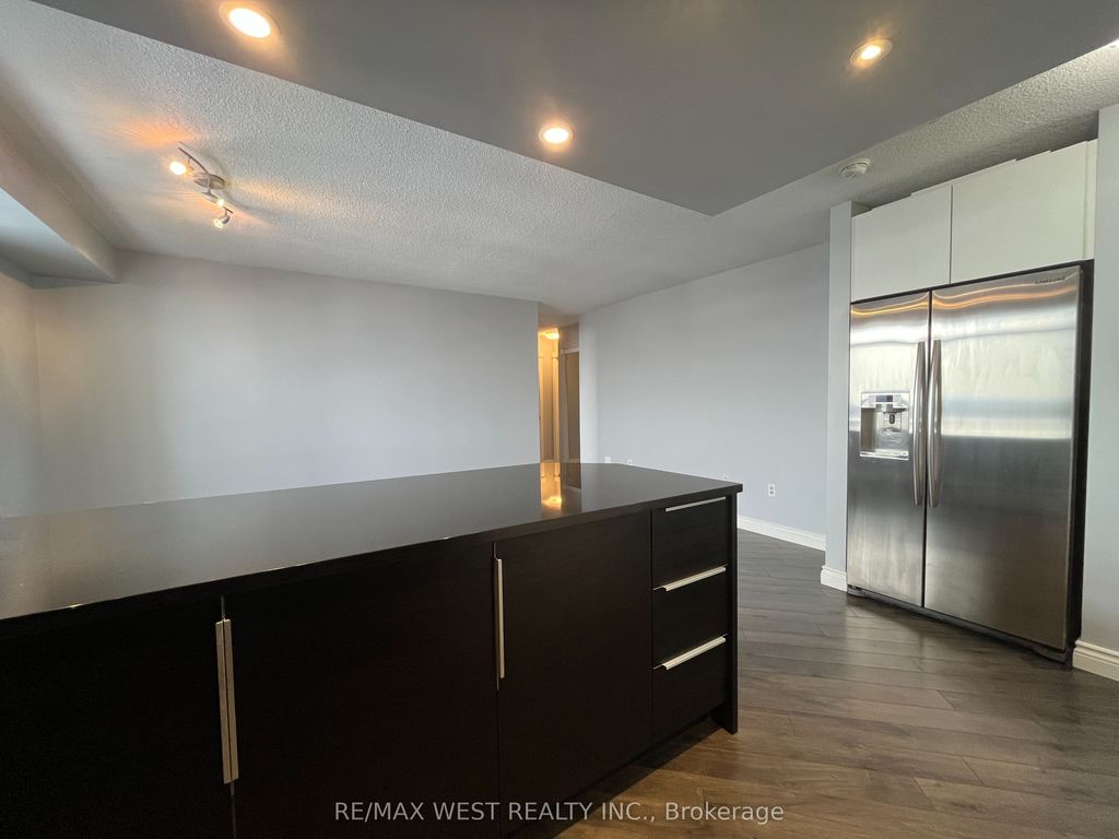 Photo of 300 Webb Drive #1007, Mississauga, ON L5B 3W3 (MLS # W13054904)