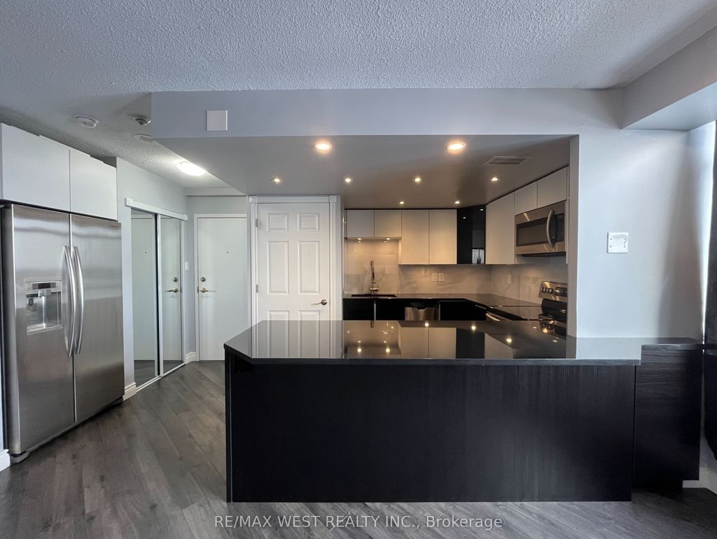 Photo of 300 Webb Drive #1007, Mississauga, ON L5B 3W3 (MLS # W13054904)