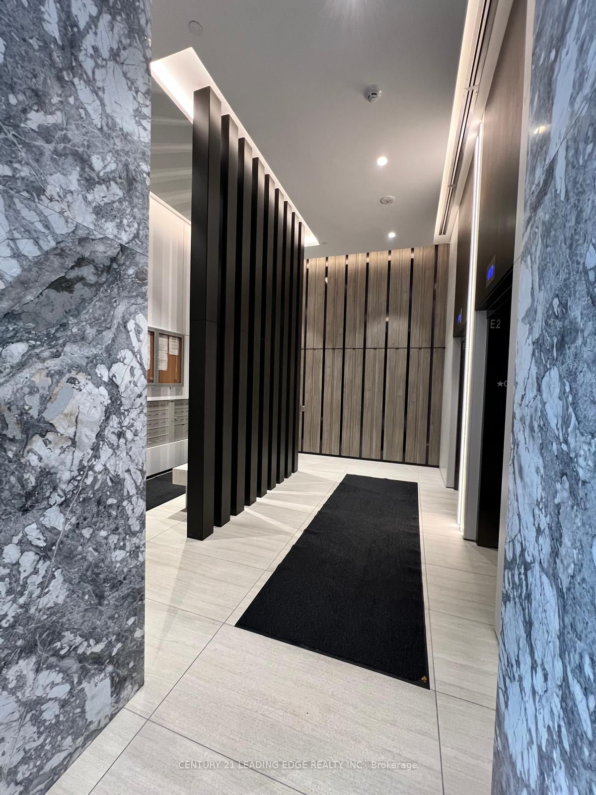 215 Lakeshore Road W 331