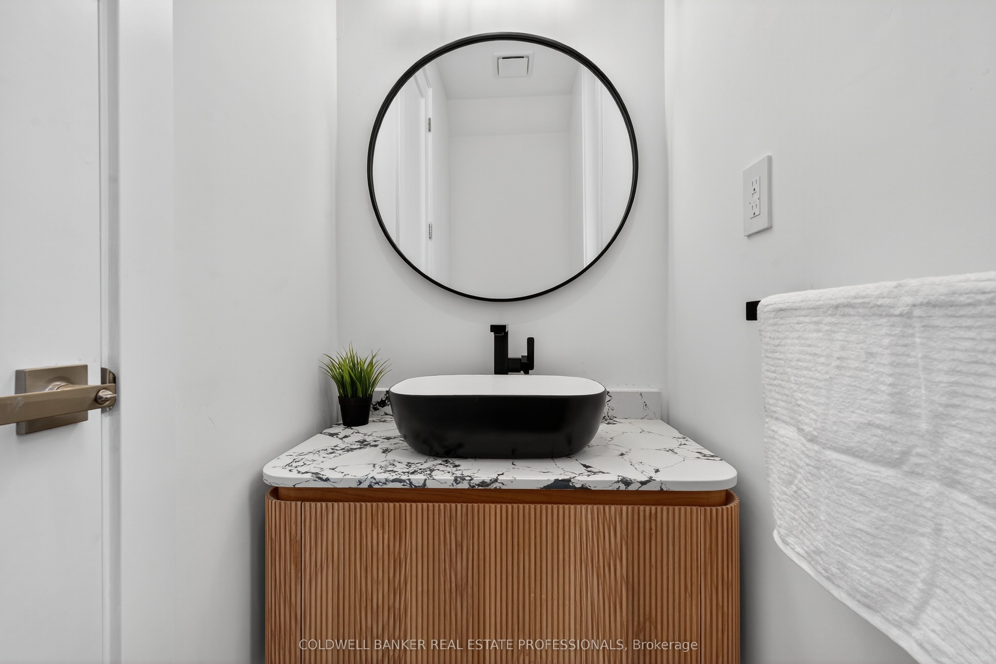 223 Queensdale Avenue