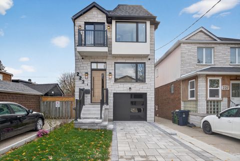 223 Queensdale Avenue Toronto ON M4C 2B1