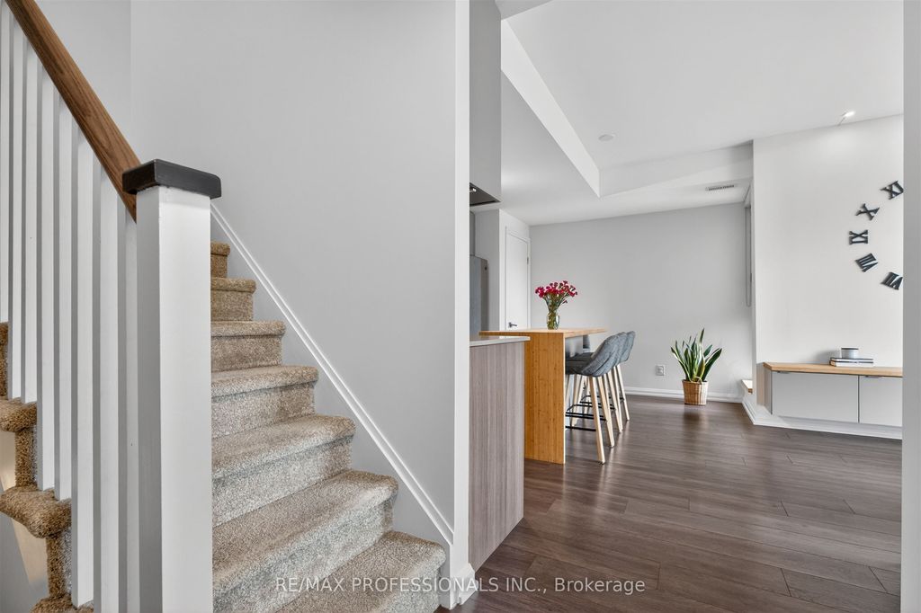 Photo of Toronto, ON M8X 0B3 (MLS # W13032434)