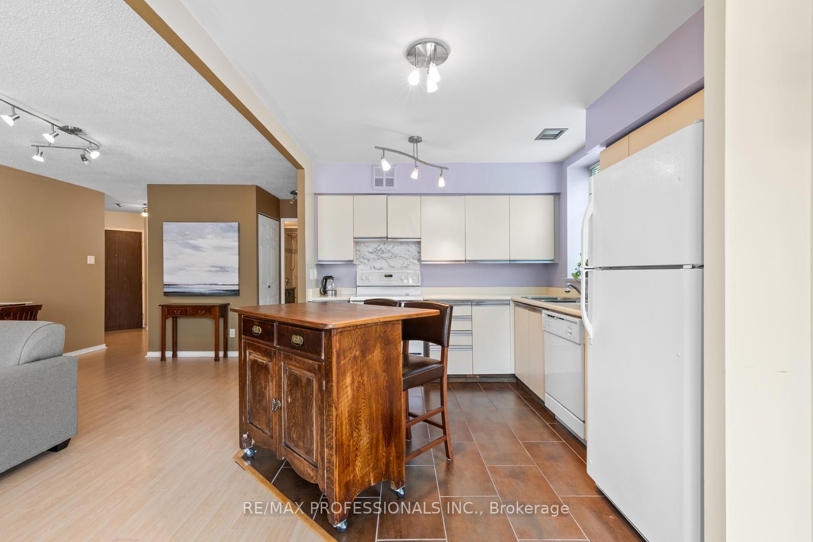 1485 Lakeshore Road E 114