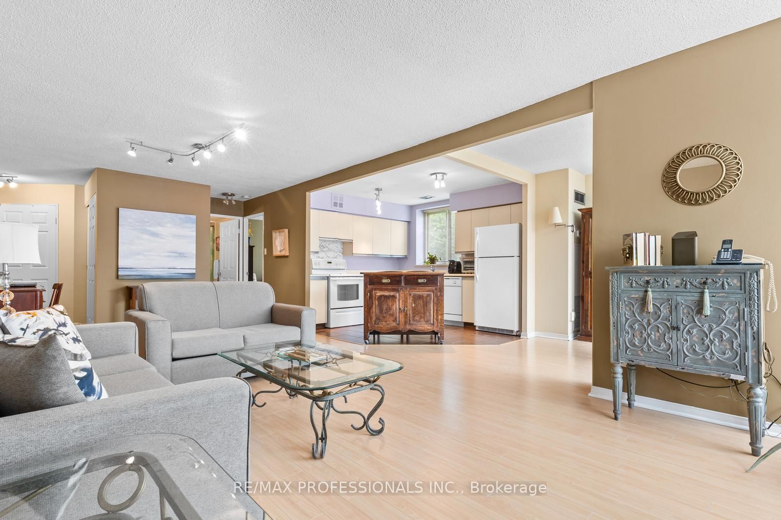 1485 Lakeshore Road E 114