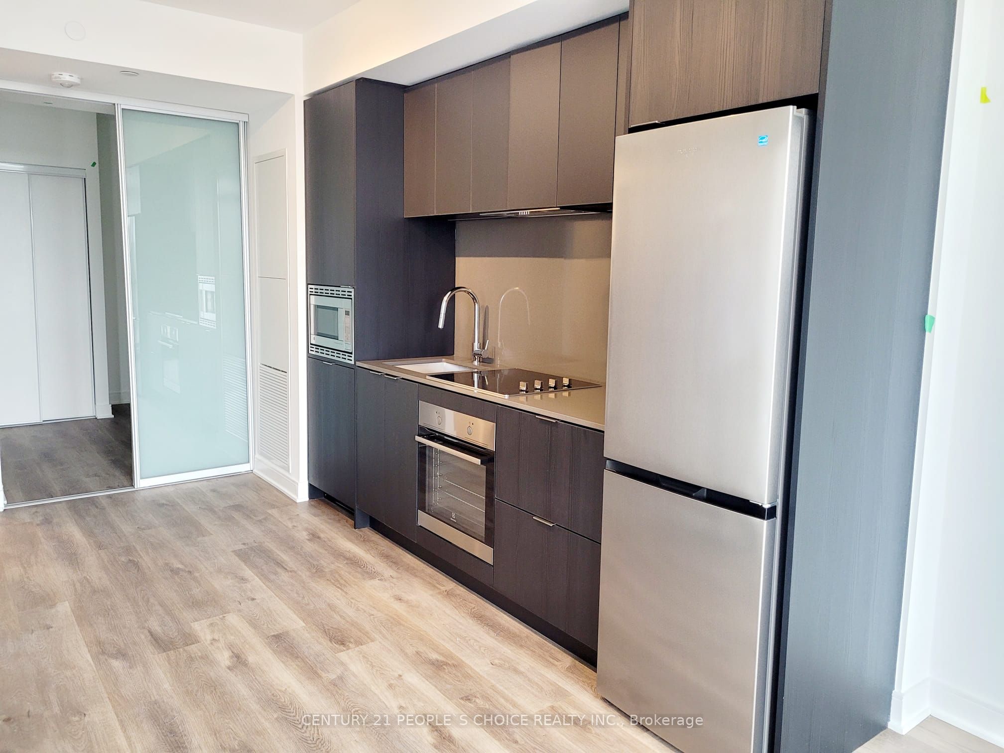 86 Dundas Street E 817