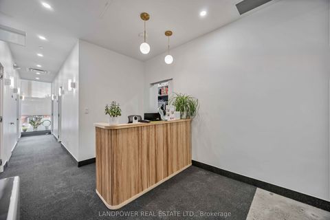 15 Wellesley Street W 220-221 Toronto ON M4Y 0G7