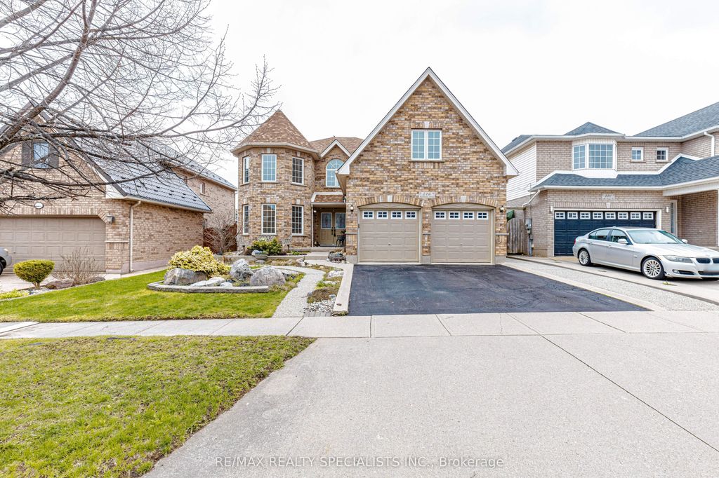 Photo of 216 Mcnichol Drive, Cambridge, ON N1P 1J3 (MLS # X13125898)