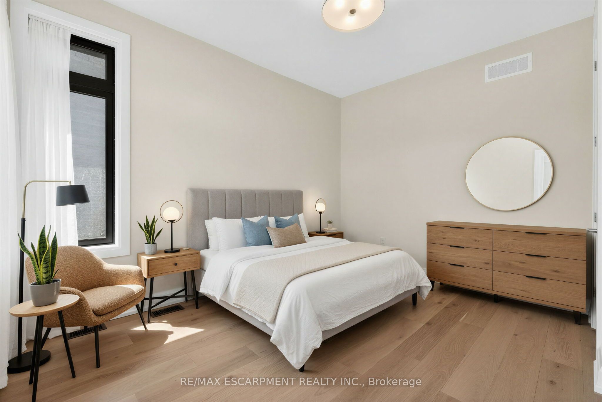 6192 Curlin Crescent