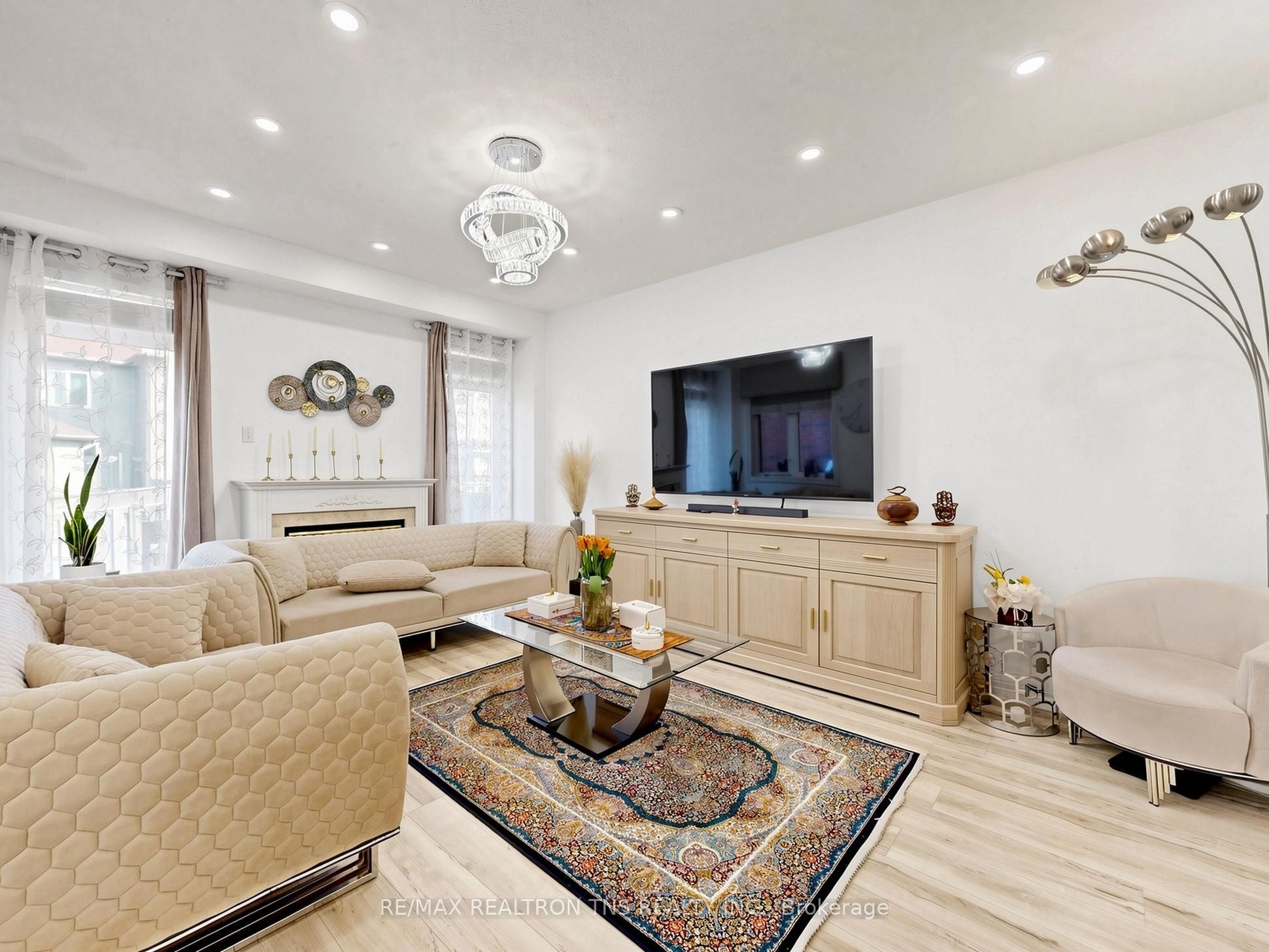 7 Holly Drive