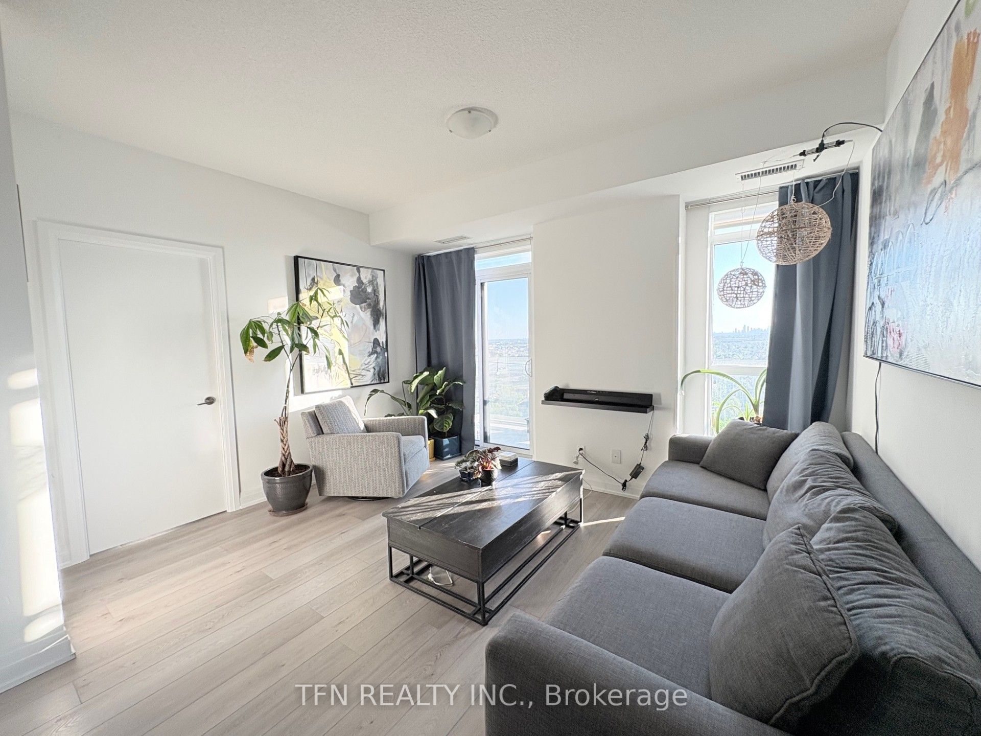 251 Manitoba Street 2208
