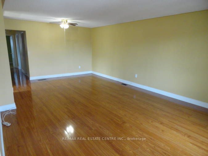 879 Consort Crescent