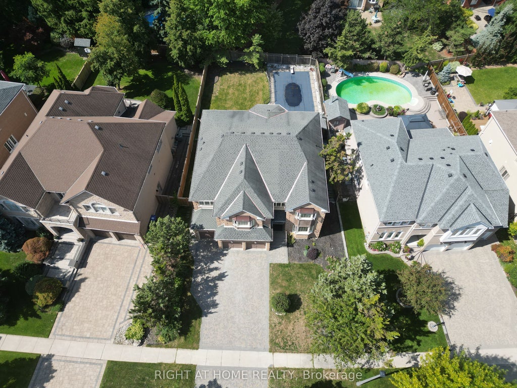 Photo of 2427 Erin Centre Boulevard, Mississauga, ON L5M 5B3 (MLS # W13675416)