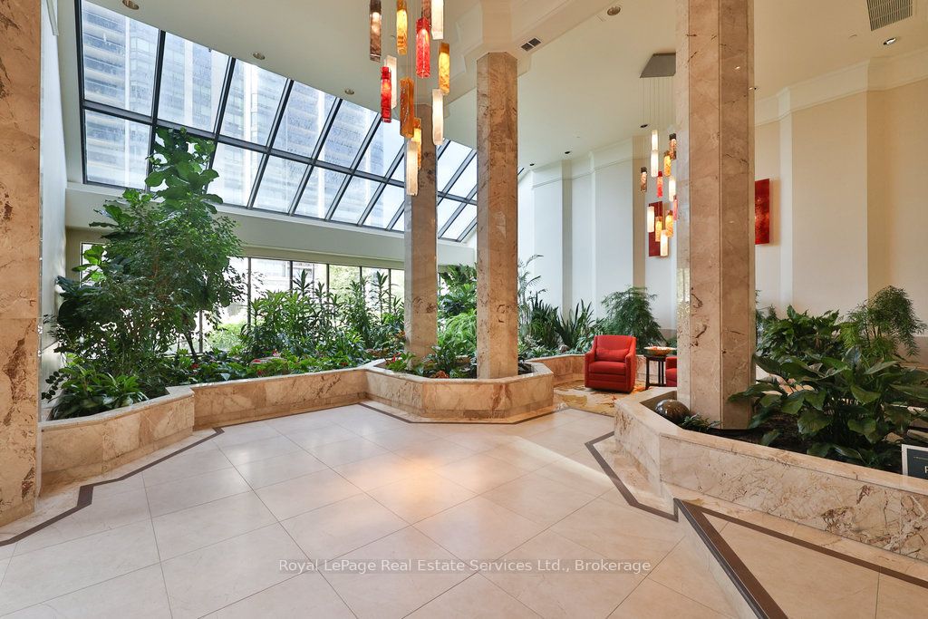 2170 Marine Drive 607