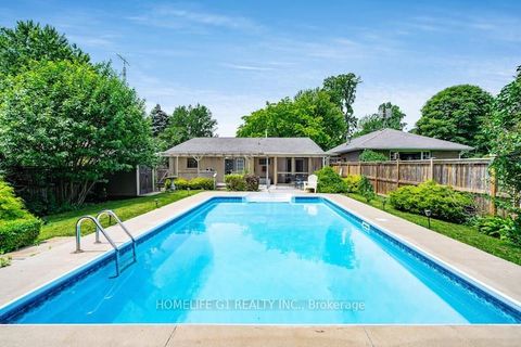 Property photo of 1324 orchard boulevard, kingsville, ON n9t 2r7