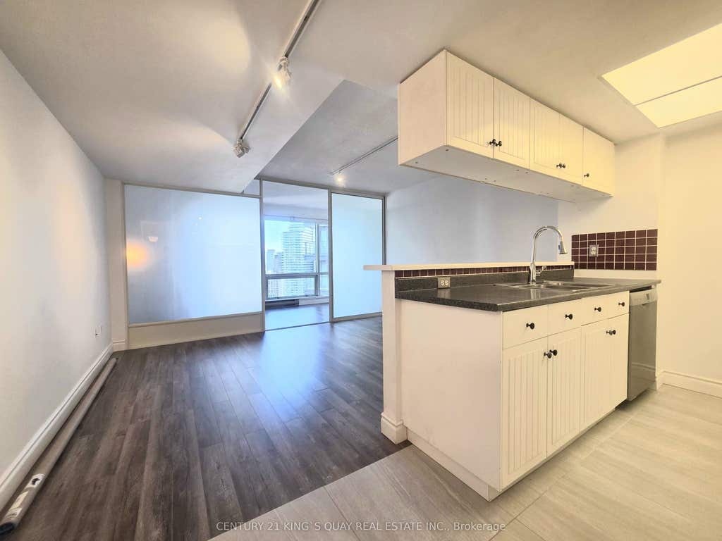 Photo of 1001 Bay Street #2513, Toronto, ON M5S 3A6 (MLS # C13566238)