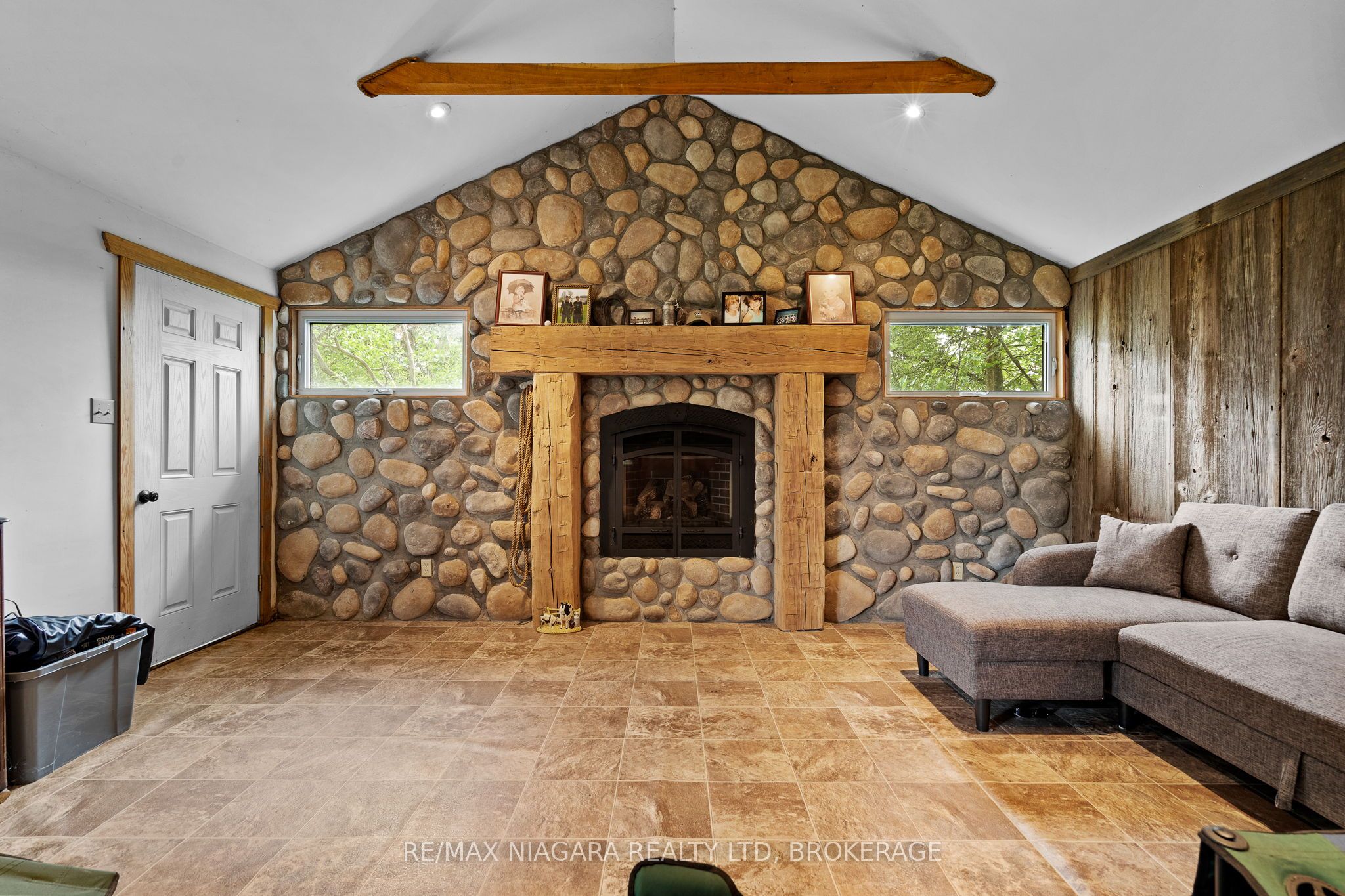 12213 Lakeshore Road