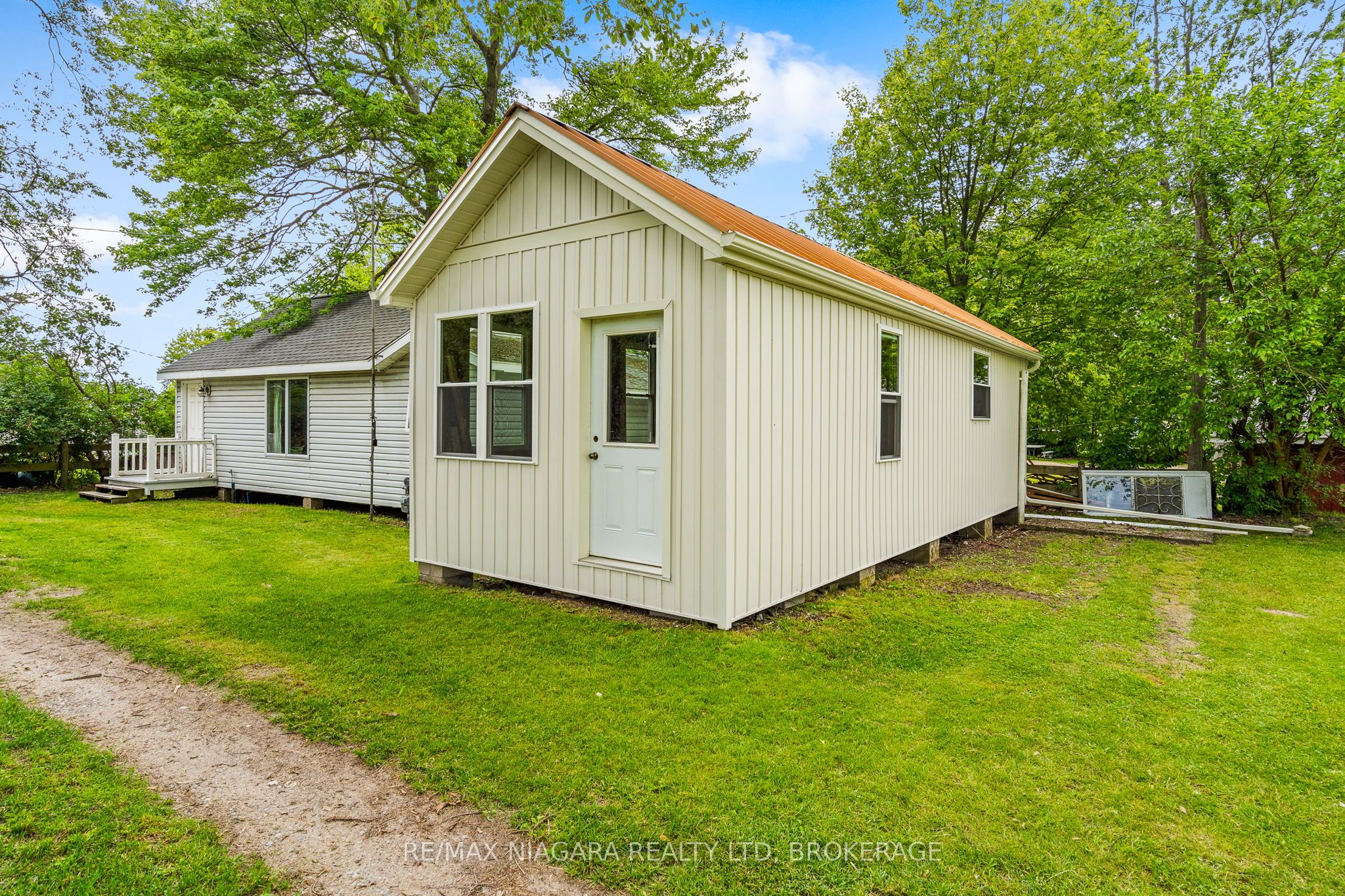 12213 Lakeshore Road