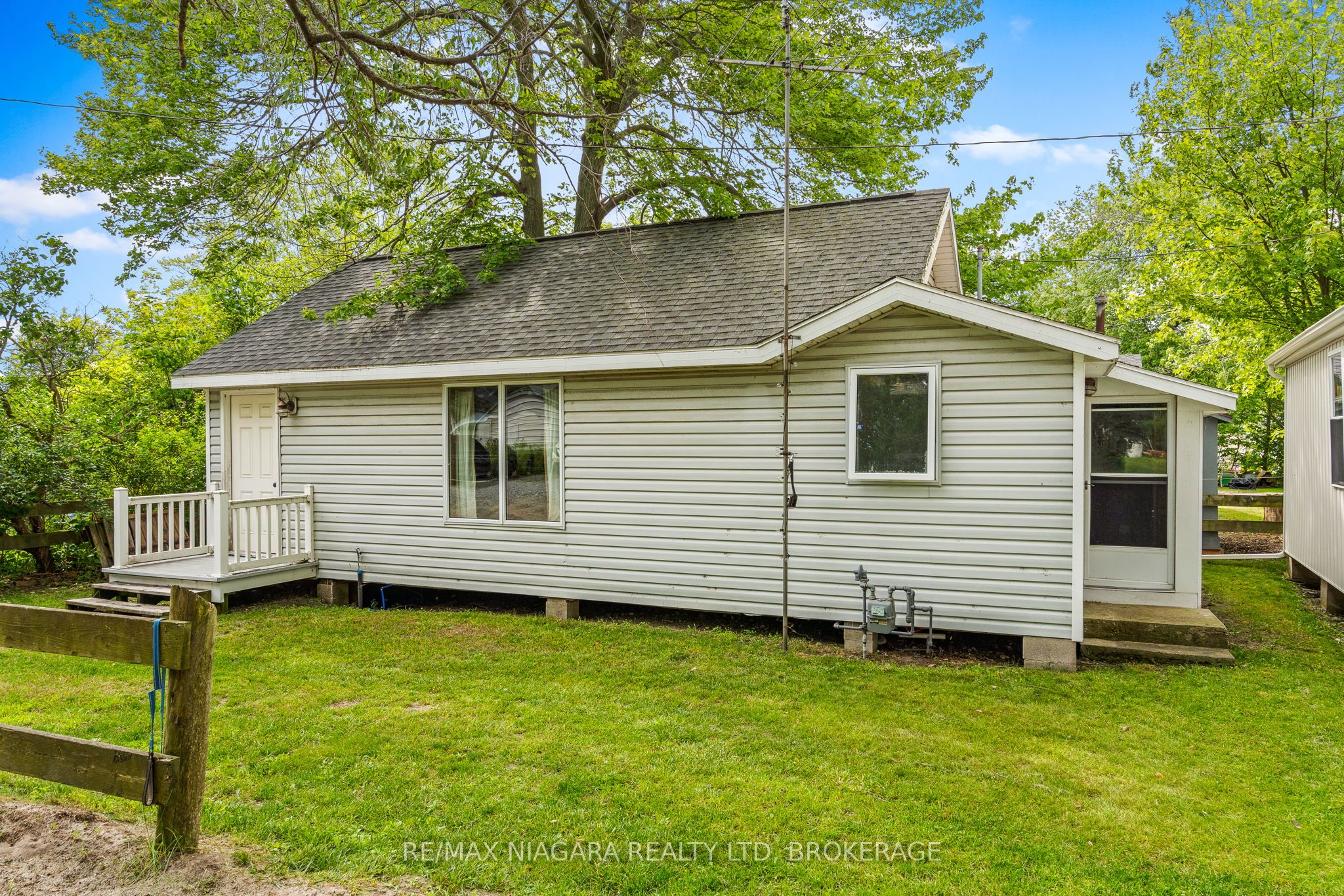 12213 Lakeshore Road