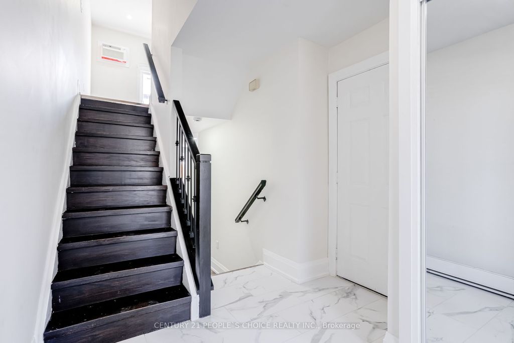 Photo of 445 Stone Church Road #24, Hamilton, ON L9B 2L5 (MLS # X12796128)