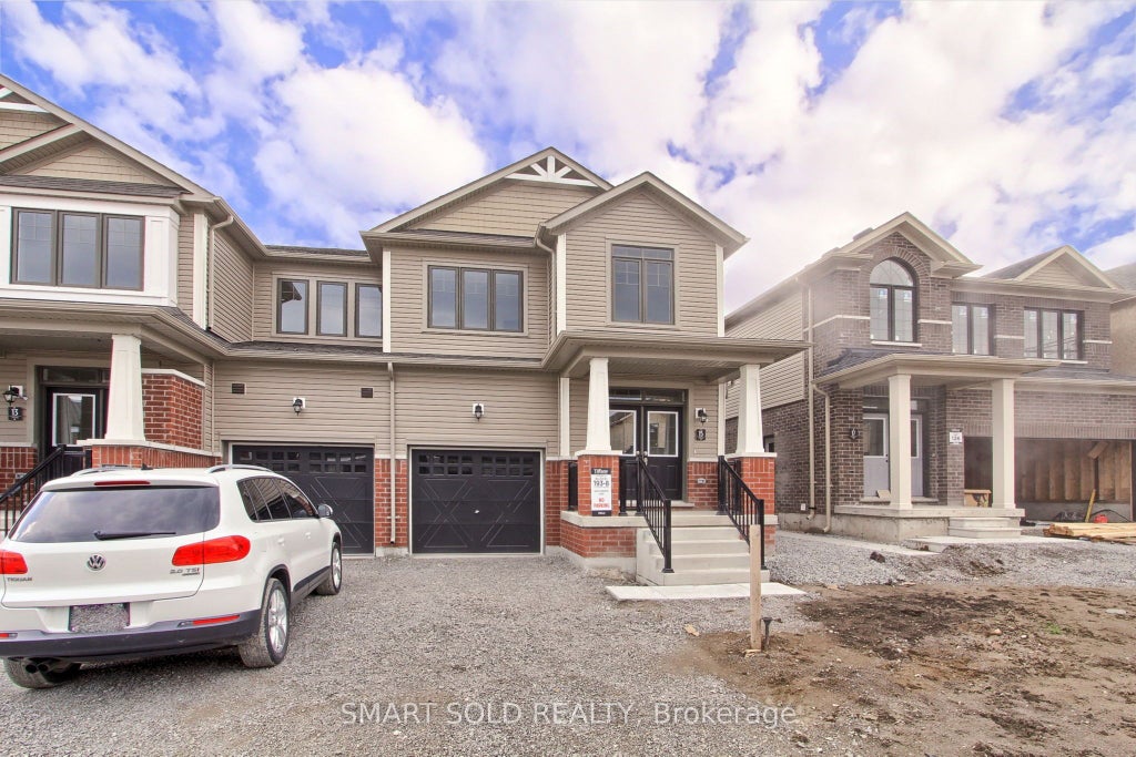 Photo of 15 Durham Avenue, Barrie, ON L9J 0W7 (MLS # S13885246)