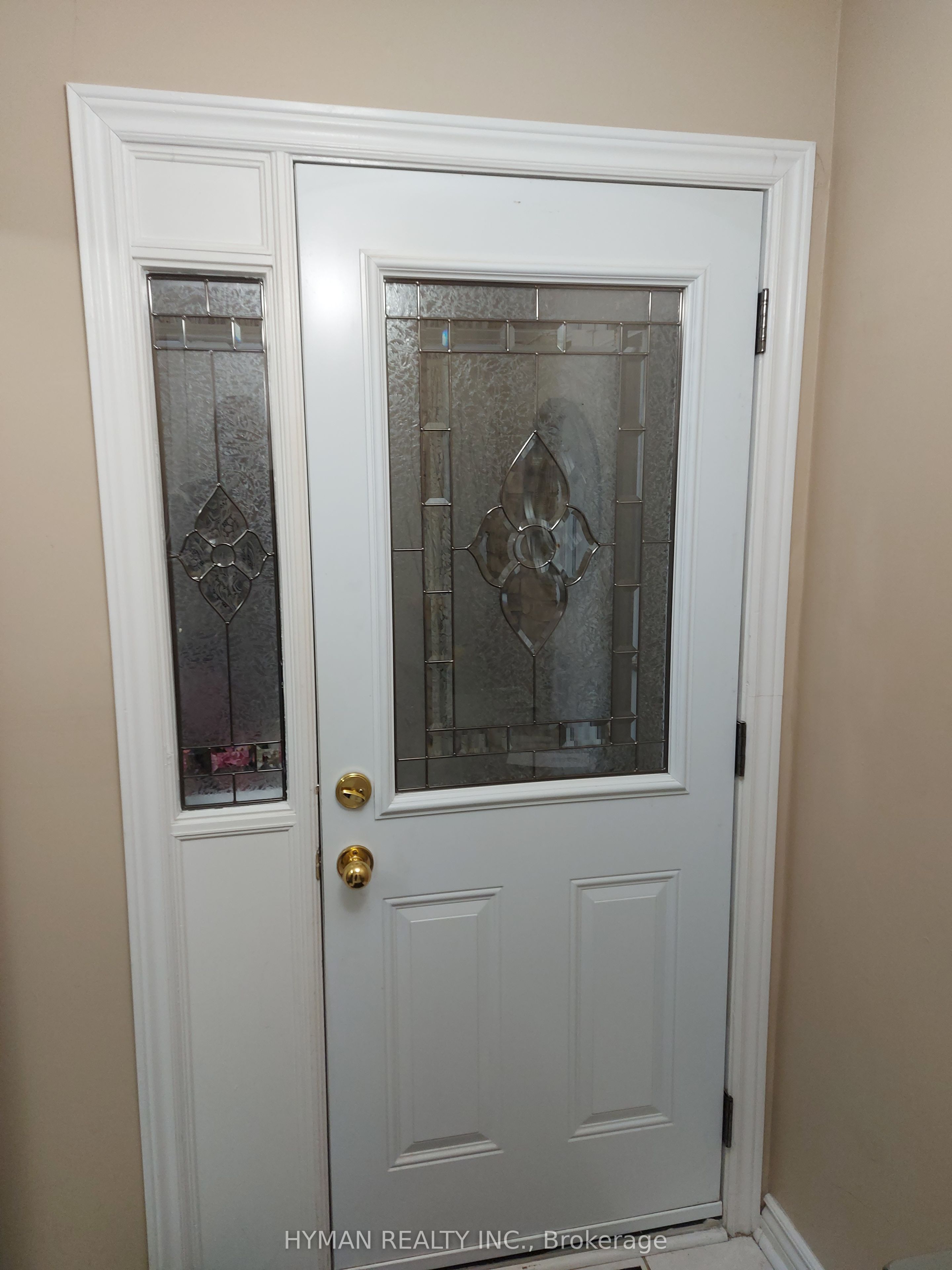 52 Bay Hill Drive N