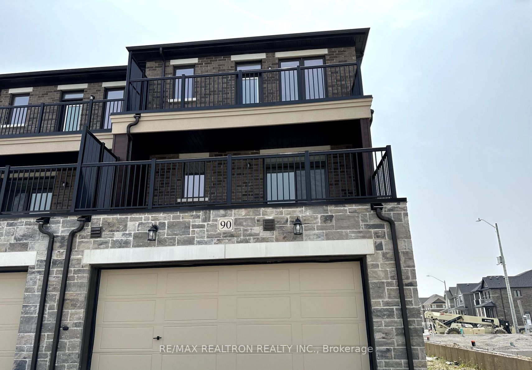 90 Robert Eaton Avenue